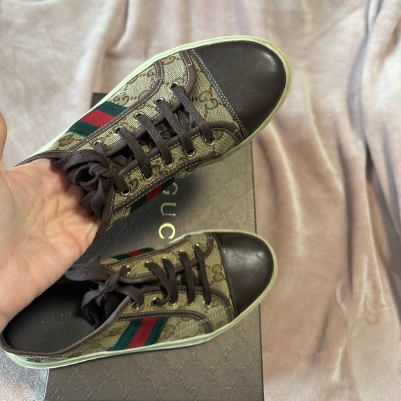 Women’s Gucci Sneakers - Picture 4 of 15